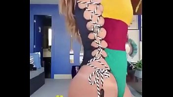 Vídeo da anitta mostrando a buceta